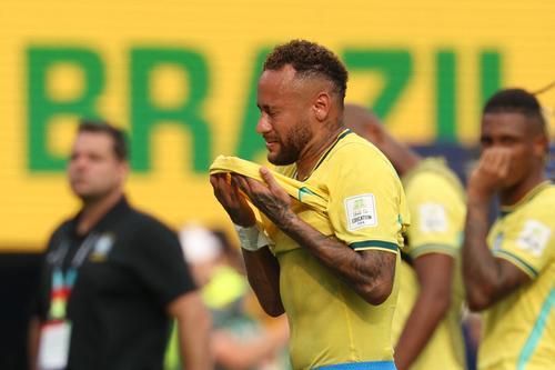 Neymar sum&oacute; 32 desmarques para recibir bal&oacute;n, 2 a la espalda de la defensa, 21 entre l&iacute;neas y 9 por delante de la defensa. (Foto: AFP)