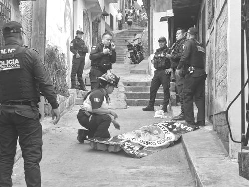 El hombre de aproximadamente 35 a&ntilde;os perdi&oacute; la vida tras el ataque. (Foto: Bomberos Voluntarios)