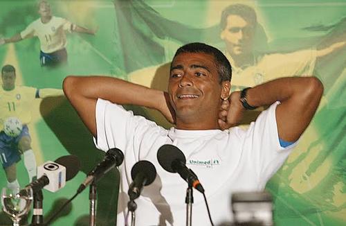 Rom&aacute;rio disput&oacute; 70 partidos oficiales con la selecci&oacute;n de Brasil y marc&oacute; 55 goles. (Foto: AFP)
