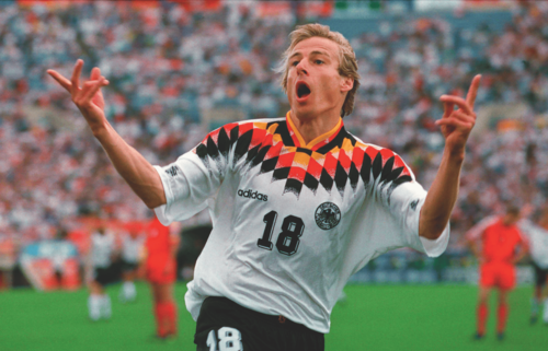 Klinsmann es uno de los pocos futbolistas que logr&oacute; marcar al menos un gol en el partido inaugural o de debut de tres Mundiales consecutivos. (Foto: Revista Libero)