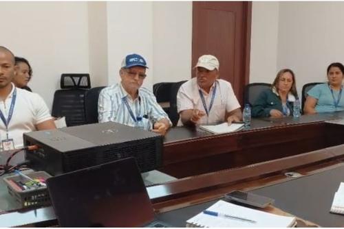 A la reuni&oacute;n de trabajo con el viceministro de Infraestructura del CIV, asistieron comunitarios locales que acuerparon la solicitud de supervisi&oacute;n al tramo carretero. (Foto: Captura de pantalla/Soy502)