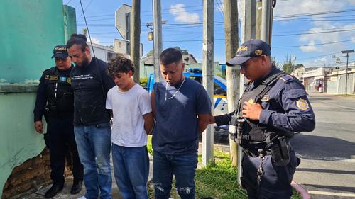 Los detenidos fueron identificados como: Jos&eacute; Adonay Banegas Garc&iacute;a, Christopher Stuar Tobar, y Carlos Daniel Camey Chaicoj. (Foto: Estuardo Paredes/Colaborador)