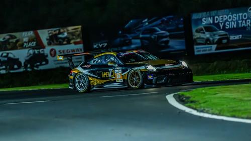 El equipo APEX 70, es donde compite Mauricio Roque, al mando de un Porsche 992 Cup. (Foto: Mauricio Roque)