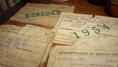 Documentos de los primeros a&ntilde;os del funcionamiento de la farmacia. (Foto: Cortes&iacute;a TV Agro)