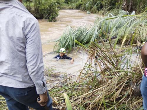 Los socorristas realizaron las labores de b&uacute;squeda de las v&iacute;ctimas este jueves, pero de momento no han sido halladas. (Foto: Asonbomd)