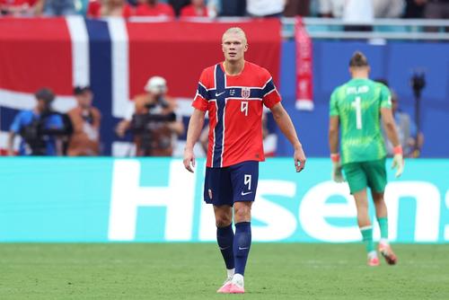 Erling Haaland promedi&oacute; una velocidad de 4.61 kil&oacute;metros por hora y recorri&oacute; 49468.92 metros. (Foto: AFP)