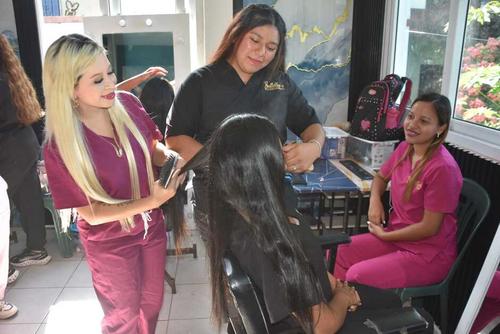 Suany comenz&oacute; desde cero para fundar la academia de cosmetolog&iacute;a y belleza Paullethe's. (Foto: Rudy L&oacute;pez/Colaborador)