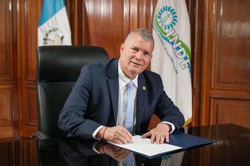 Inde, Erwin Barrios, presidente, Consejo Directivo, INDE, Ministro de Energ&iacute;a y Minas, Guatemala, Soy502, Noticias, 02