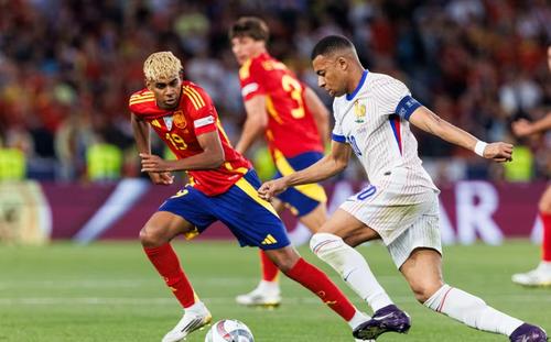 Lamine ya represent&oacute; problemas para Francia en la Liga de Naciones. (Foto: FIFA) 