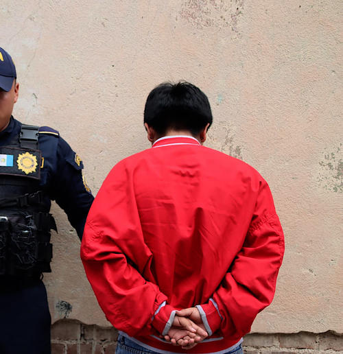El adolescente fue interceptado en la avenida Bolivar y 25 calle de la zona 8. (Foto: Jorge Sent&eacute;)