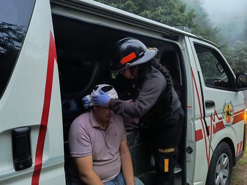 Los bomberos consideraron que el hombre no ameritaba ser trasladado a un centro asistencial. (Foto: Bomberos Voluntarios)