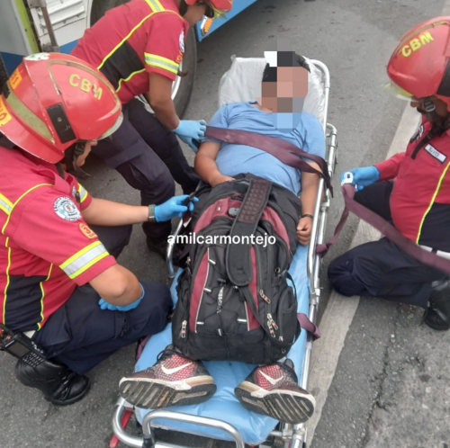 El conductor fue trasladado a un centro asistencial. (Foto: Amilcar Montejo)