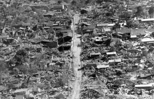 Cientos de viviendas quedaron en escombros tras el terremoto de 1976 en Guatemala. (Foto: Cortes&iacute;a Rony Veliz)
