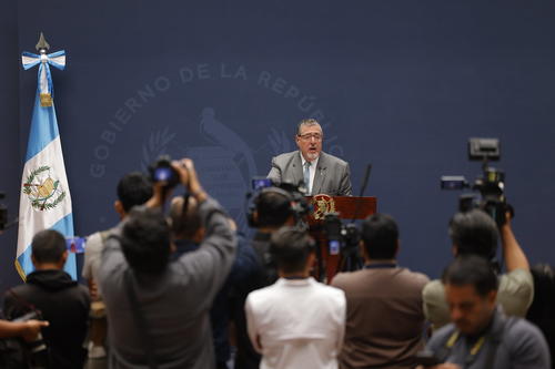 El presidente Ar&eacute;valo explic&oacute; la tendencia en la inversi&oacute;n extranjera directa. (Foto: SCSPR/Soy502)
