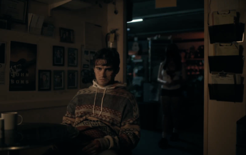 El horror perseguir&aacute; a todo el grupo de amigos de Bear. (Foto: captura del tr&aacute;iler oficial / Universal Pictures)