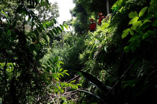 El hallazgo ocurri&oacute; a la orilla del bulevar El Pedregal, zona 4 de Mixco. (Foto: CBM)