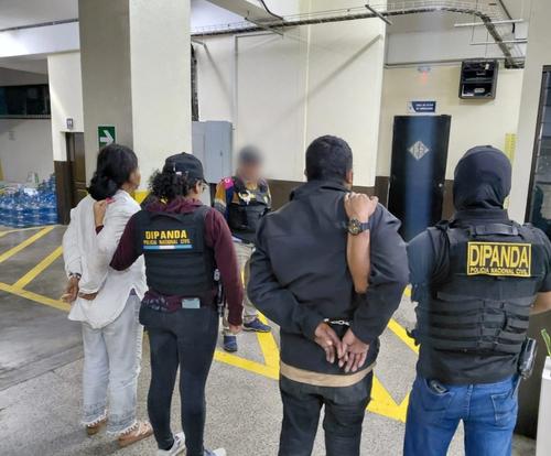 Los detenidos son: Santos Usbaldo Tunchez Hern&aacute;ndez, alias "Chenco", y Kimberly &ldquo;N&rdquo;, alias "Chinita". (Foto: PNC)