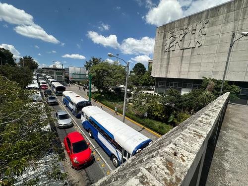 Varios buses se encuentran ubicados en la zona 1 por parte de los manifestantes. (Foto: Oscar Rivas/Colaborador)