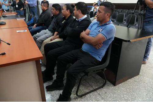 Durante la audiencia de este jueves 30 de julio, estuvieron presentes los siete agentes de la PNC acusados del delito de ejecuci&oacute;n extrajudicial en el caso conocido como Itzapa. (Foto: Wilder L&oacute;pez/Soy502)