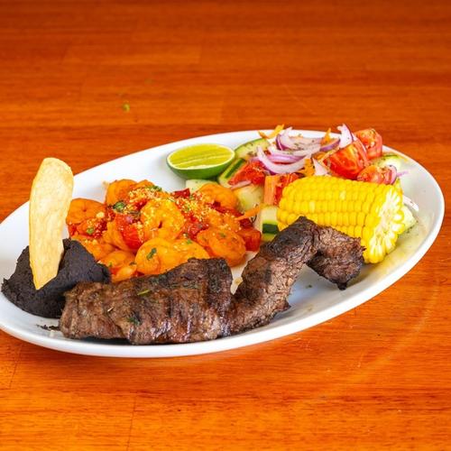 Almuerzos y piscinas en Finca D'Rocks Jutiapa: un plan en familia. (Cortes&iacute;a/D&acute;Rocks Jutiapa Seafood and Steak Restaurante)