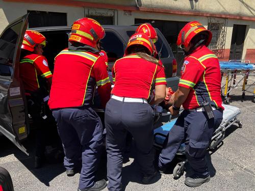 La v&iacute;ctima fue atacada mientras se conduc&iacute;a en su veh&iacute;culo. (Foto: CBM)