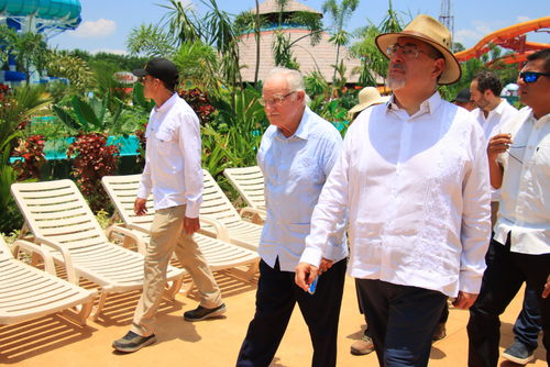 El presidente Bernardo Ar&eacute;valo durante su recorrido por las instalaciones de Xetulh&aacute;. (Foto: Byron Ren&eacute; Quiroa/Colaboraci&oacute;n)