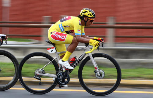 Mardoqueo V&aacute;squez, multiganador de la Vuelta a Guatemala, buscar&aacute; las medallas en Santo Domingo. (Foto: Archivo)