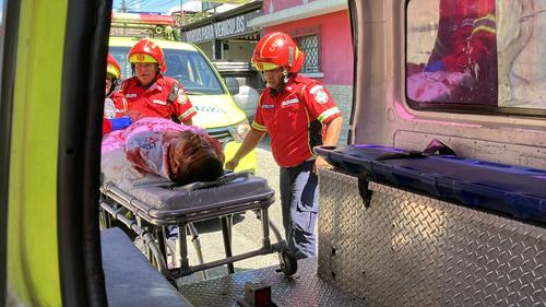 El conductor herido fue trasladado al Hospital Roosevelt. (Foto: CBM)