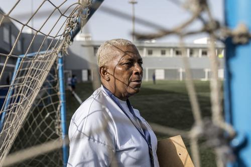 Silveria Nedio &ldquo;Nita&rdquo;, hist&oacute;rica entrenadora de la selecci&oacute;n nacional femenina de futbol de Cabo Verde y directora de la academia Bola Pra Frente.