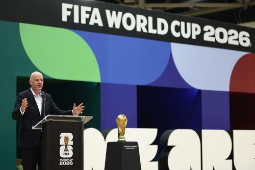 Infantino durante la ceremonia de inauguraci&oacute;n del Centro Internacional de Radiodifusi&oacute;n de la Copa Mundial de la FIFA 2026.