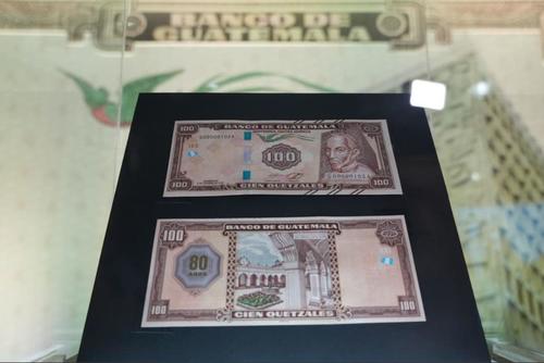 El nuevo billete conmemorativo est&aacute; elaborado en sustrato de algod&oacute;n y tiene una vida &uacute;til aproximada de cinco a&ntilde;os, dependiendo del nivel de circulaci&oacute;n y manipulaci&oacute;n. (Foto: Wilder L&oacute;pez/Soy502)