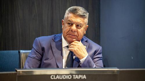 Claudio "Chiqui" Tapia, presidente de la AFA, enfrenta actualmente m&uacute;ltiples causas y demandas judiciales.