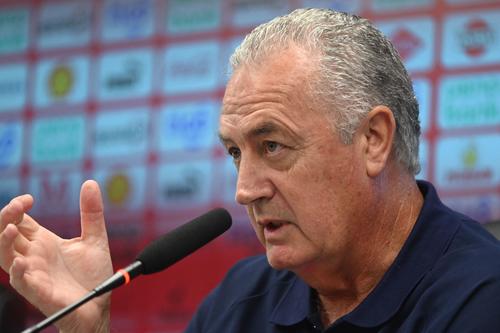El entrenador gener&oacute; pol&eacute;mica al declarar que dej&oacute; "una selecci&oacute;n armada para 10 a&ntilde;os" haciendo referencia a Ecuador.