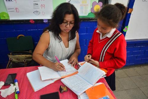 Ministerio de Educaci&oacute;n, aumento salarial, docentes, personales administrativos, maestros, 02