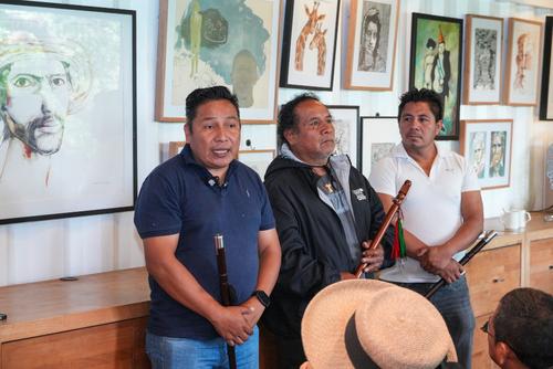 Juan Carlos Jer&oacute;nimo, alcalde ind&iacute;gena de Santa Cruz Chinautla de camisa azul se refiri&oacute; al informe de la contaminaci&oacute;n del r&iacute;o Chinautla. (Foto: Wilder L&oacute;pez/Soy502)