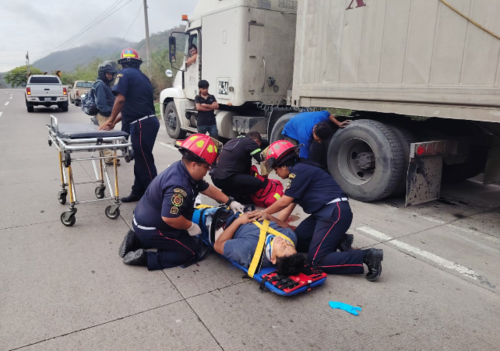 Los bomberos estabilizaron a la v&iacute;ctima tras sufrir politraumatismo general. (Foto: ASONBOMD)