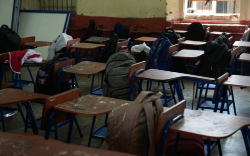 Durante el receso las mochilas de los estudiantes permanecieron dentro de las aulas. (Foto: Wilder L&oacute;pez/Soy502)