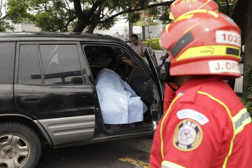 El conductor muri&oacute; en pleno tr&aacute;nsito de la calzada Ra&uacute;l Aguilar Batres. (Foto: CBM)