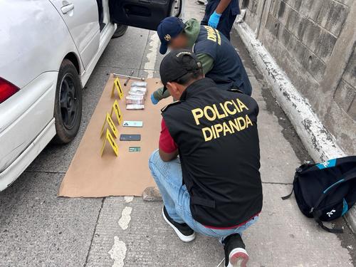 Adem&aacute;s del dinero se localizaron objetos personales que podr&iacute;an fortalecer las investigaciones e curso. (Foto: PNC)