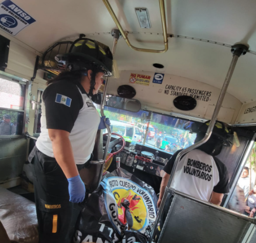 Cuerpos de socorro confirmaron el fallecimiento de una mujer al llegar a la escena del hecho armado. (Foto: CVB)