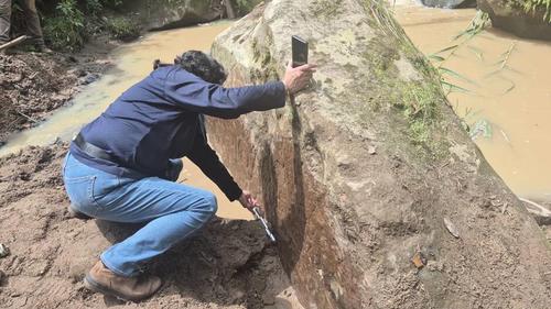 Importante hallazgo de glifos y espirales mayas en r&iacute;o de Quich&eacute;.  (Foto: Bernardo Mont&uacute;far/colaborador)