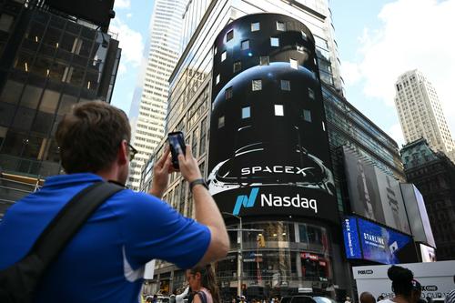 Las acciones de SpaceX subieron hasta un 30% en su debut burs&aacute;til tras la mayor OPI de la historia, convirtiendo a Elon Musk en el primer billonario del mundo. (Foto: AFP)