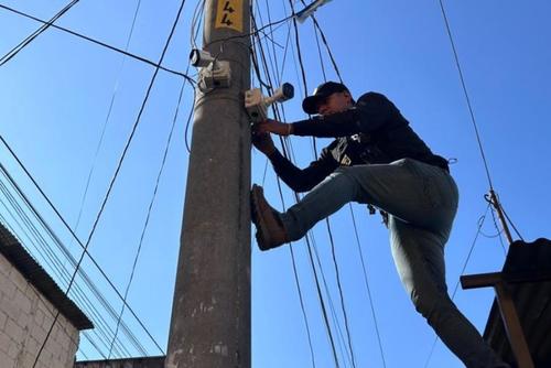 En los resultados se&ntilde;alados por Villeda se resalta la desinstalaci&oacute;n de c&aacute;maras de vigilancia conectadas de forma ilegal. (Foto: Archivo/Soy502)