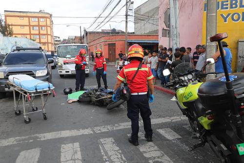 El crimen sucedi&oacute; en la avenida Bol&iacute;var y 37 calle de la zona 8 capitalina. (Foto: CBM)