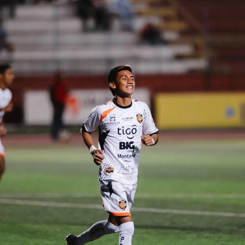 En su debut con Puntarenas, Nelson Andrade anot&oacute; dos goles. (Foto: Sergio Fut Peten)