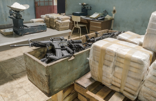Durante allanamientos encontraron las drogas y armamento que habr&iacute;an distribuido los acusados. (Foto: iStock)
