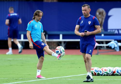 Modric har&aacute; "el &uacute;ltimo baile" manteni&eacute;ndose como el director de orquesta del equipo croata. (Foto: AFP)