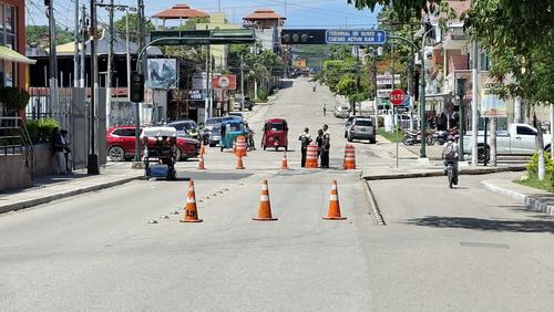 El paso vehicular ha quedado restringido, por lo que los turistas deben optar por caminar o pagar servicio de transporte acu&aacute;tico. (Foto: Carlos Pel&aacute;ez/Colaborador)