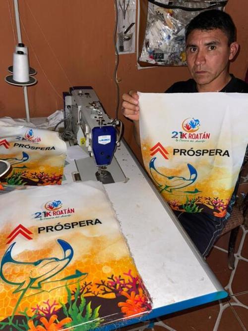 El exdeportista actualmente se dedica a elaborar ropa deportiva de calidad. (Foto: Carlos Vicente/Colaborador)