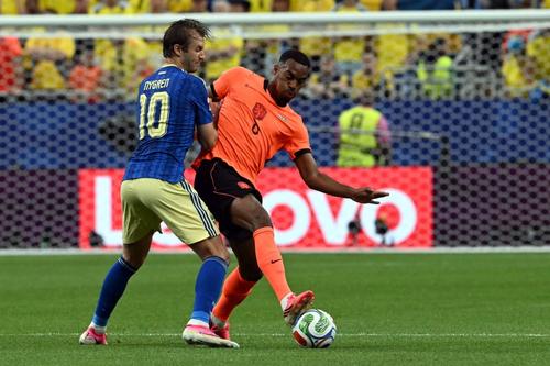 Suecia recibi&oacute; 12 faltas durante el duelo de la segunda jornada. (Foto: AFP)